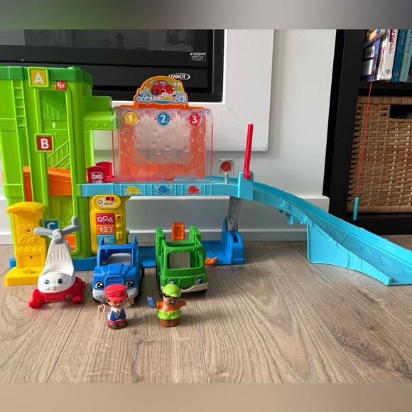 Fisher-Price Other - Fisher-Price Little People Car Wash Garage Lights Sounds + 3 Vehicles